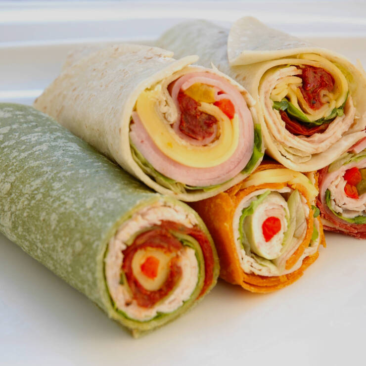 ROLLS DE PRESUNTO E QUEIJO