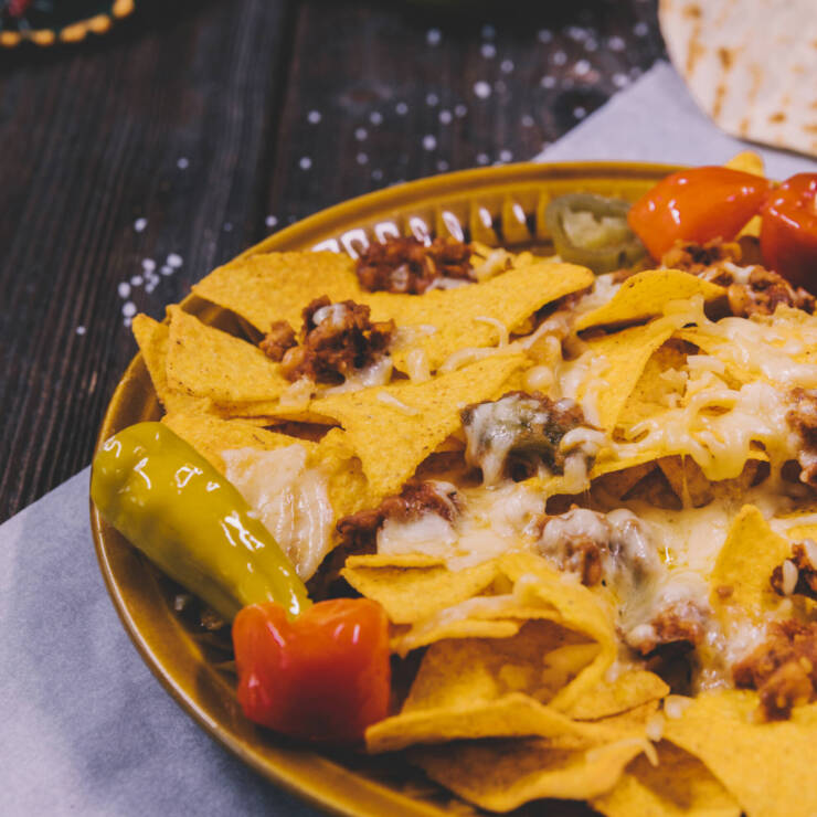 NACHOS COM CARNE E CHEDDAR